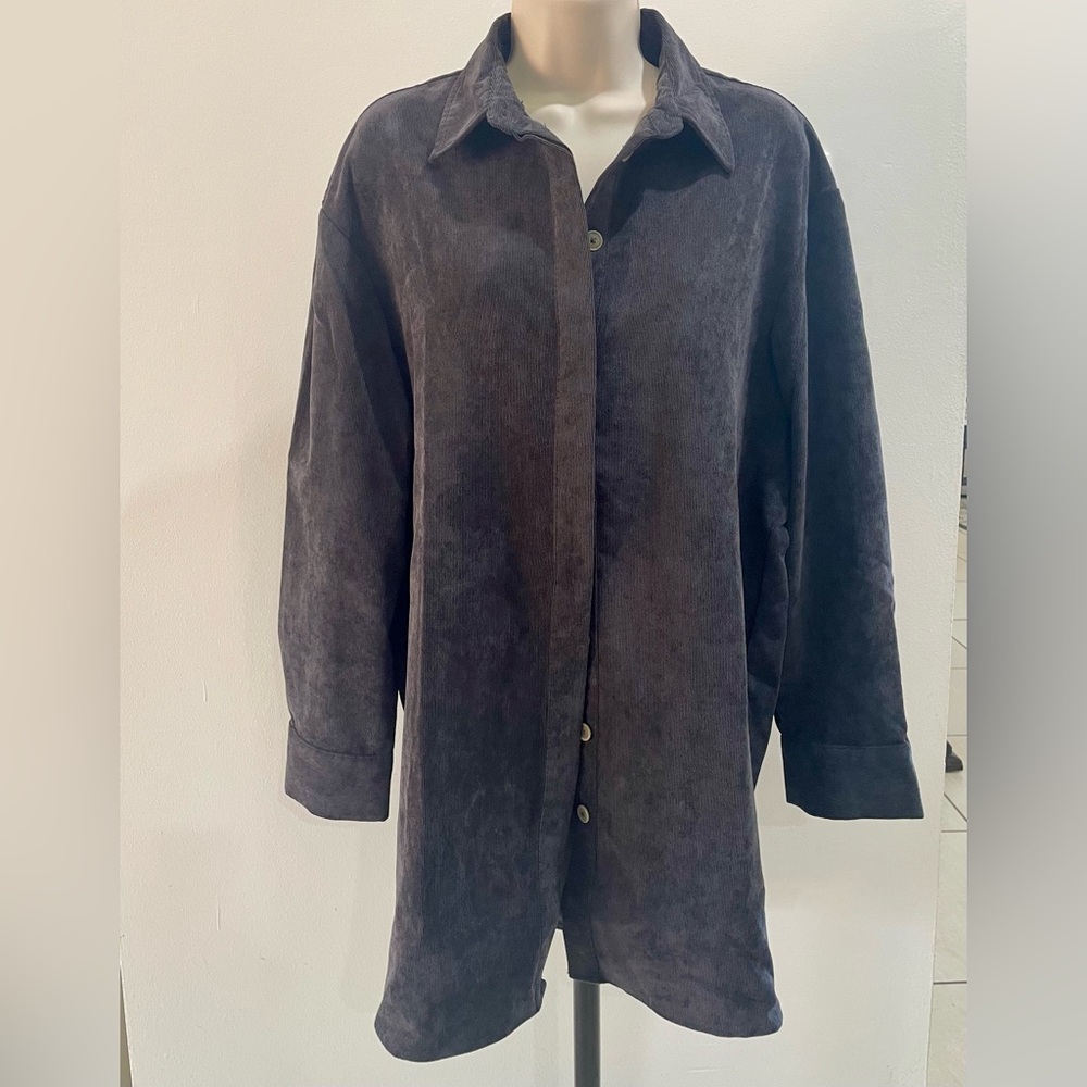 Zara women’s long sleeve light corduroy front open grey shirt, size M
